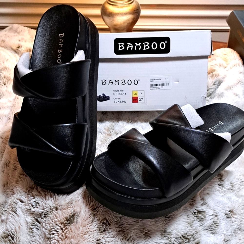 BAMBOO Black Sandals with Cushioned Straps